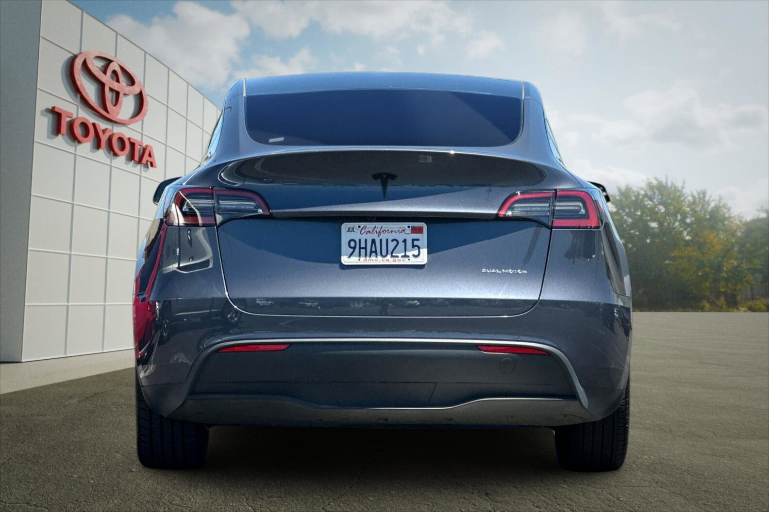 Used 2023 Tesla Model Y Long Range AWD/4WD image 4