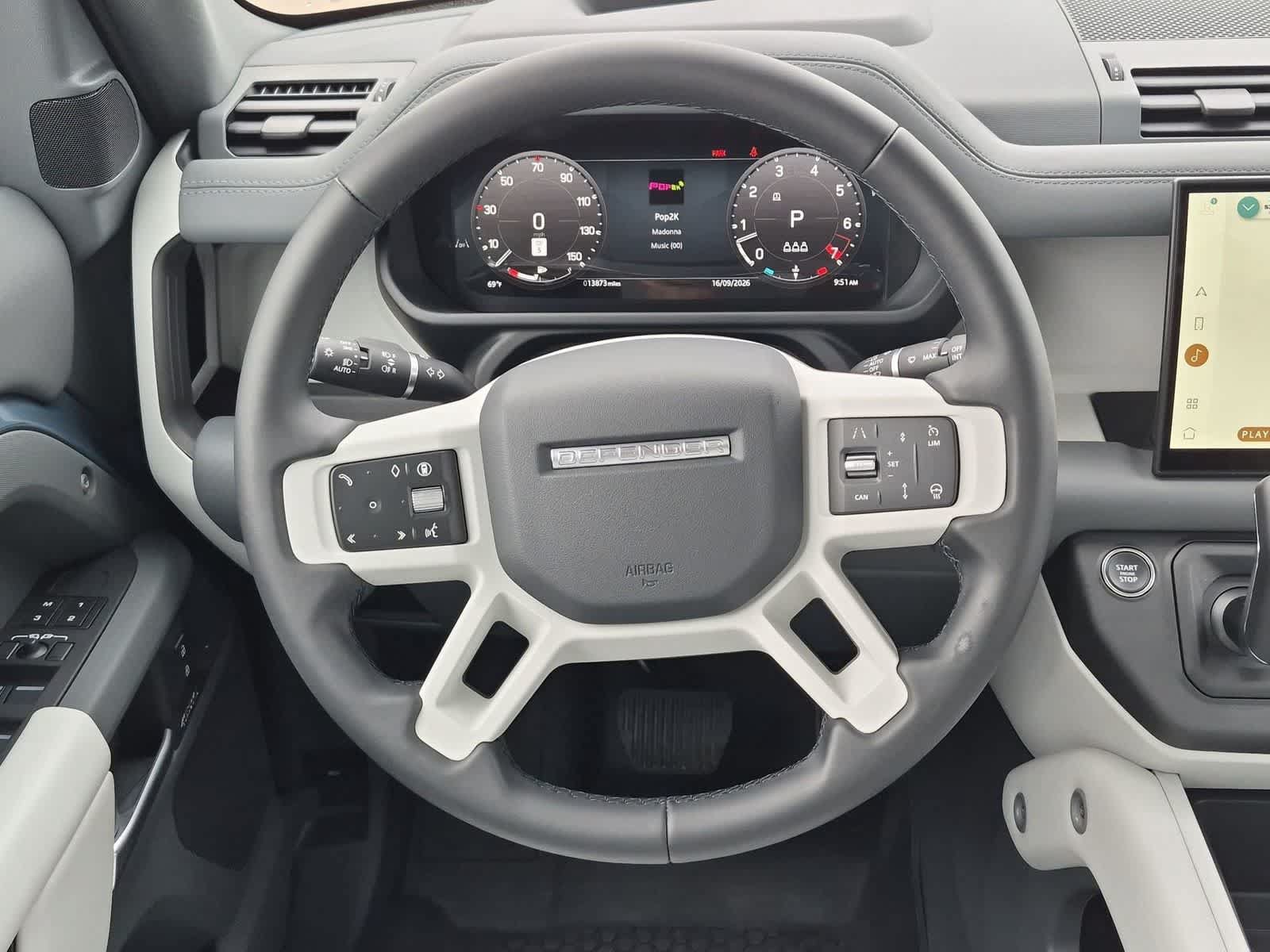 Used 2025 Land Rover Defender 110 X-Dynamic SE AWD/4WD image 24