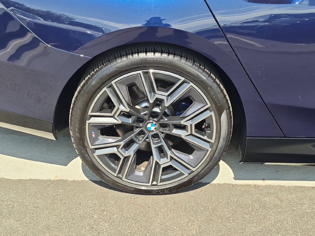 Certified 2026 BMW i5 eDrive40 w/ M Sport Package RWD image 28