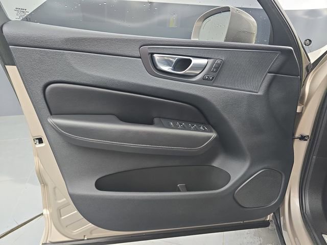 Used 2023 Volvo XC60 B5 Plus w/ Protection Package Premier image 25