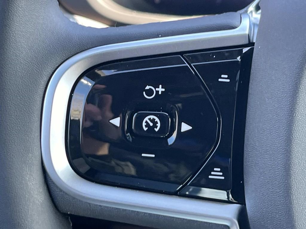 New 2026 Volvo XC60 B5 Core w/ Climate Package image 23