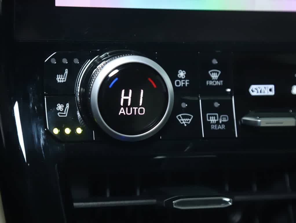 Used 2024 Toyota Highlander Limited AWD/4WD image 31
