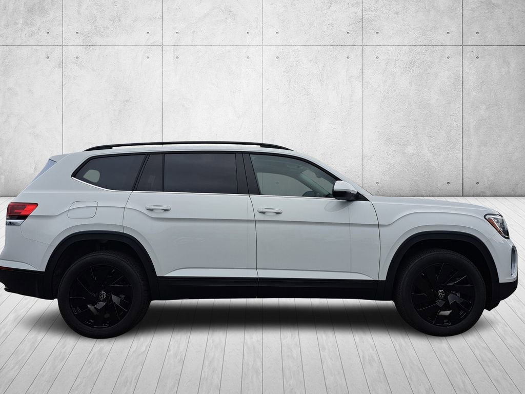 Used 2025 Volkswagen Atlas SE image 4