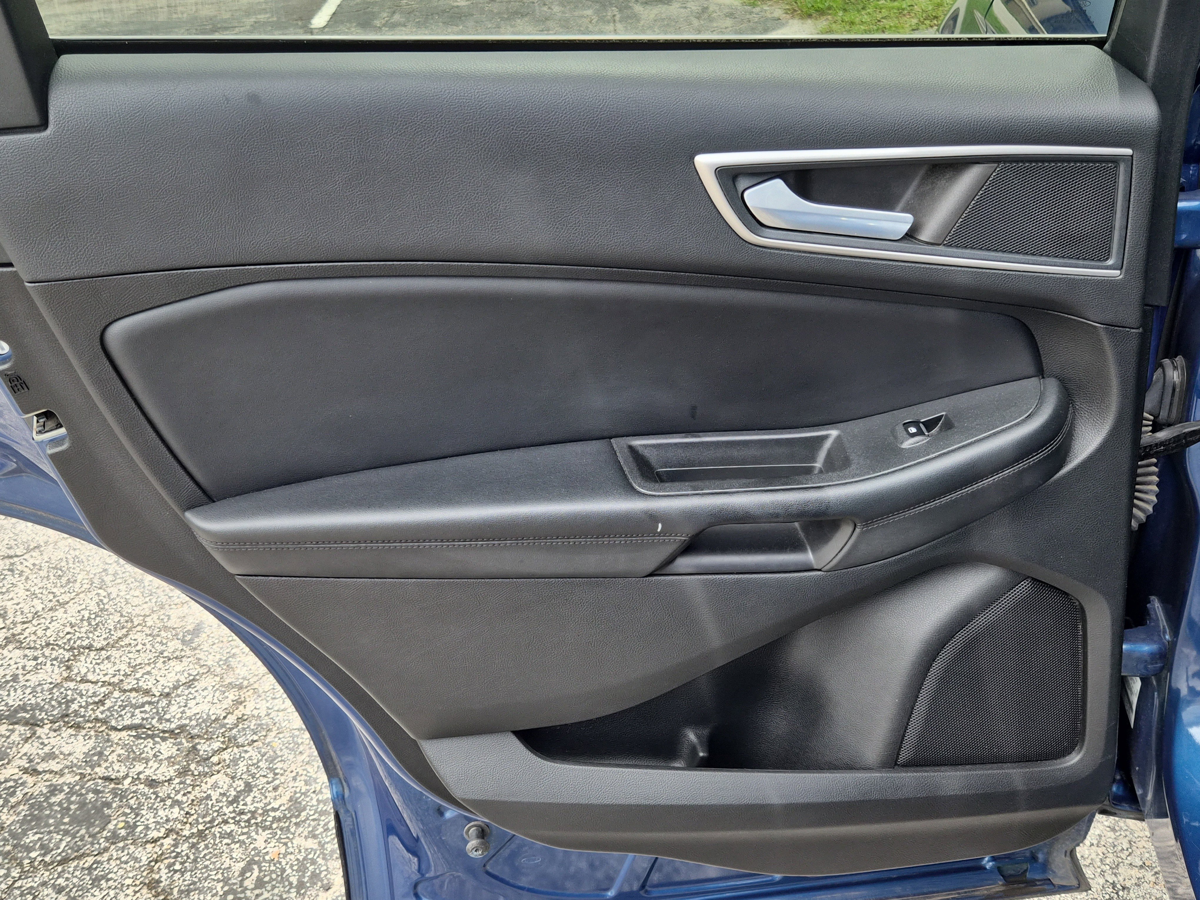 Used 2023 Ford Edge SEL image 17