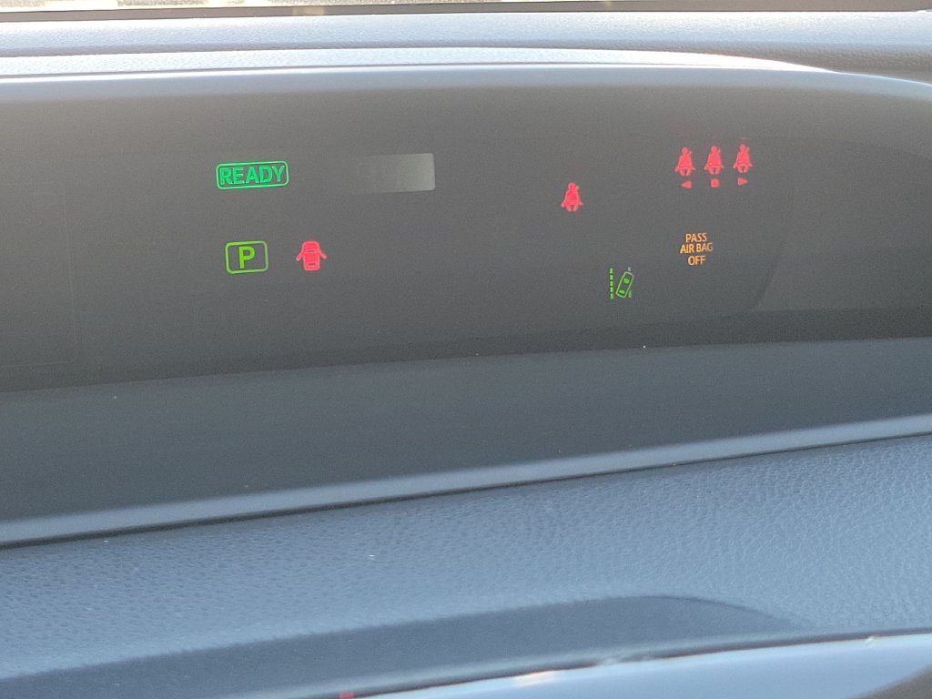 Used 2021 Toyota Prius Prime LE w/ Carpet Mat Package (TMS) FWD image 12