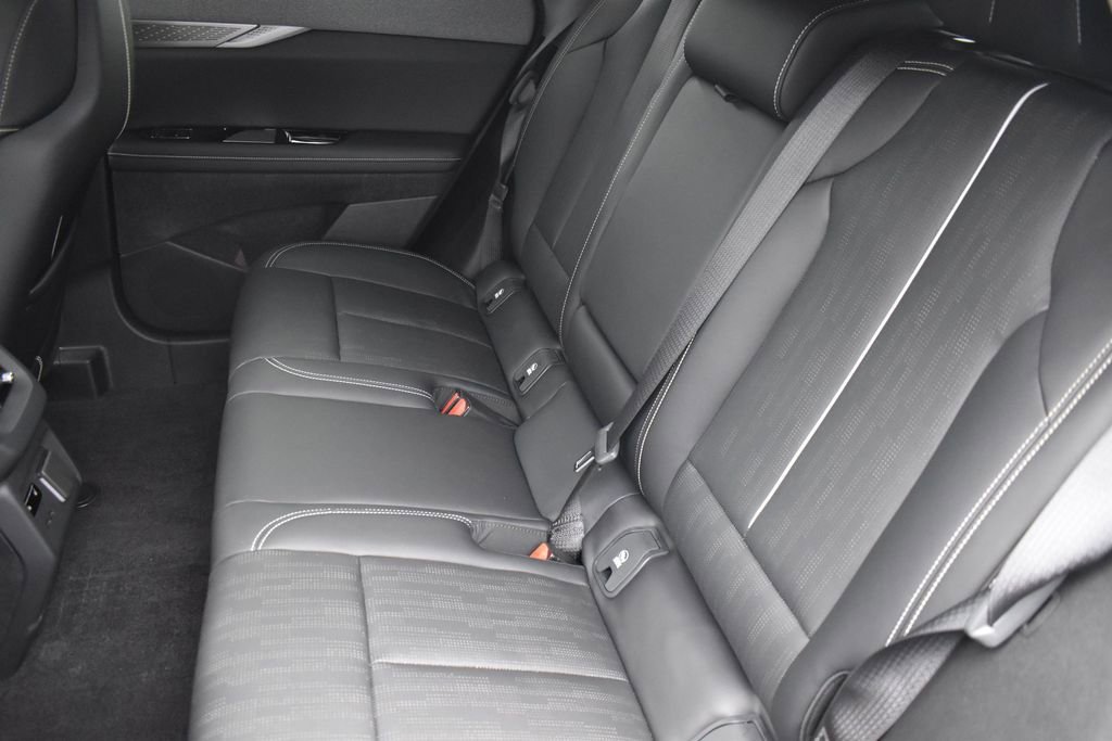 Certified 2025 Cadillac Optiq Sport 2 w/ LPO, Floor Liner Package AWD/4WD image 28