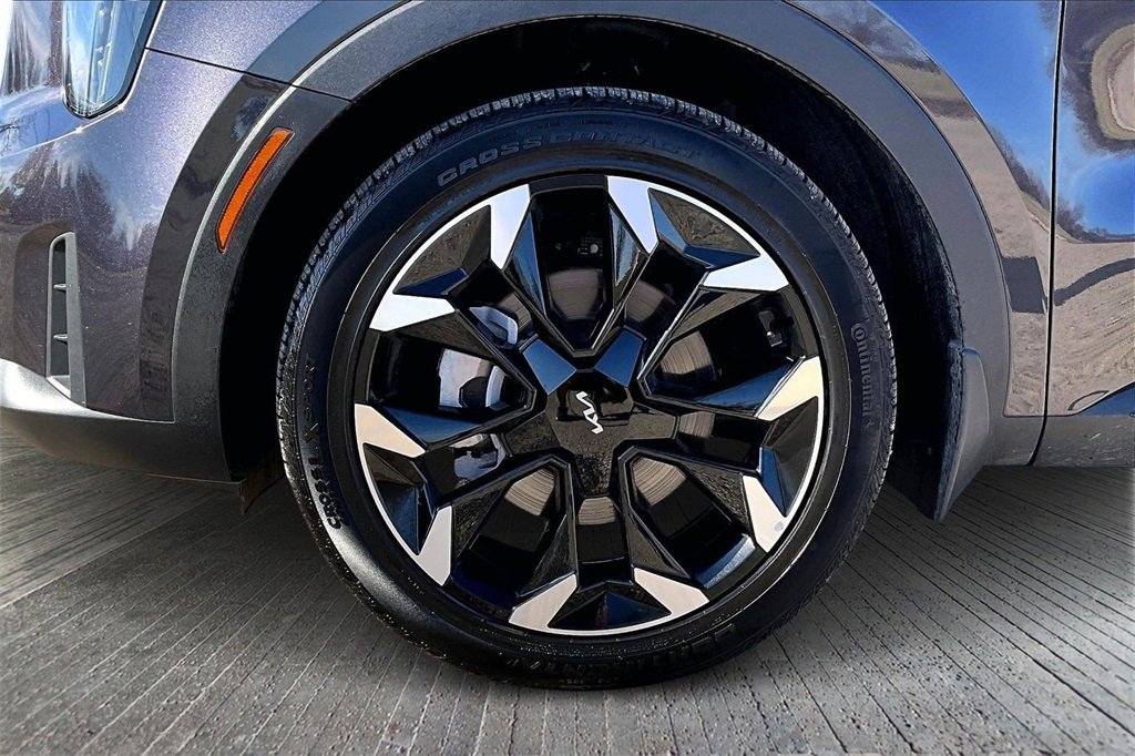 Certified 2025 Kia Sorento EX w/ Panoramic Sunroof Package image 8