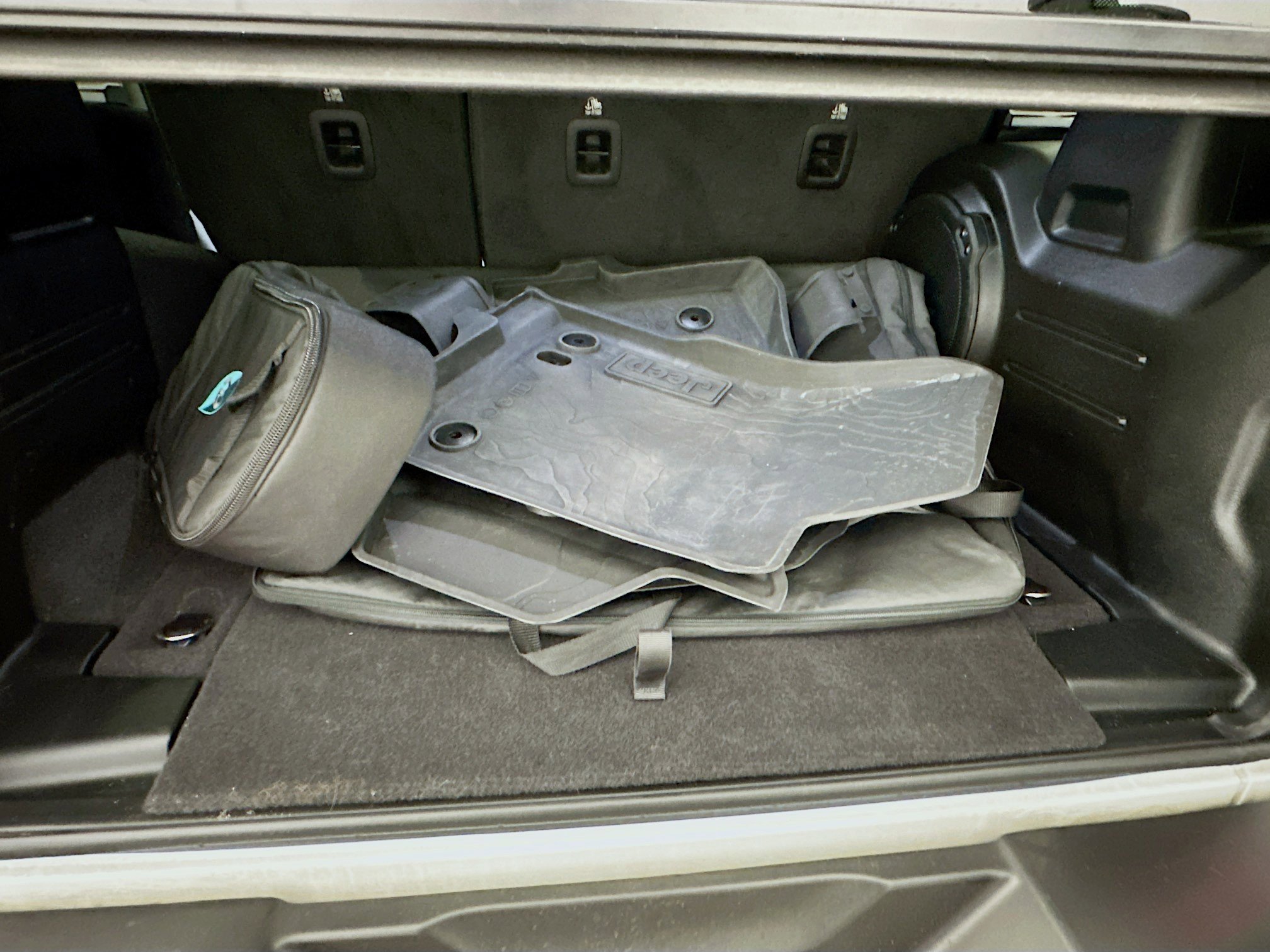 Used 2023 Jeep Wrangler Sahara w/ Cold Weather Group image 30