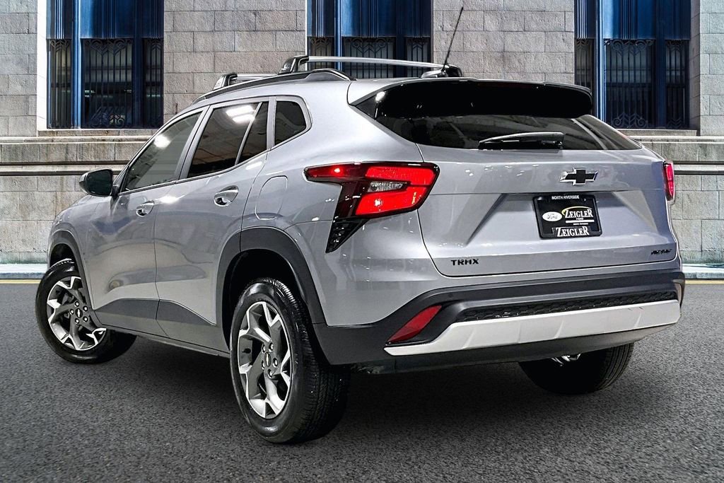 Used 2025 Chevrolet Trax LT w/ Driver Confidence Package image 10