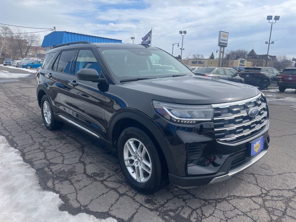 Used 2025 Ford Explorer Active image 3