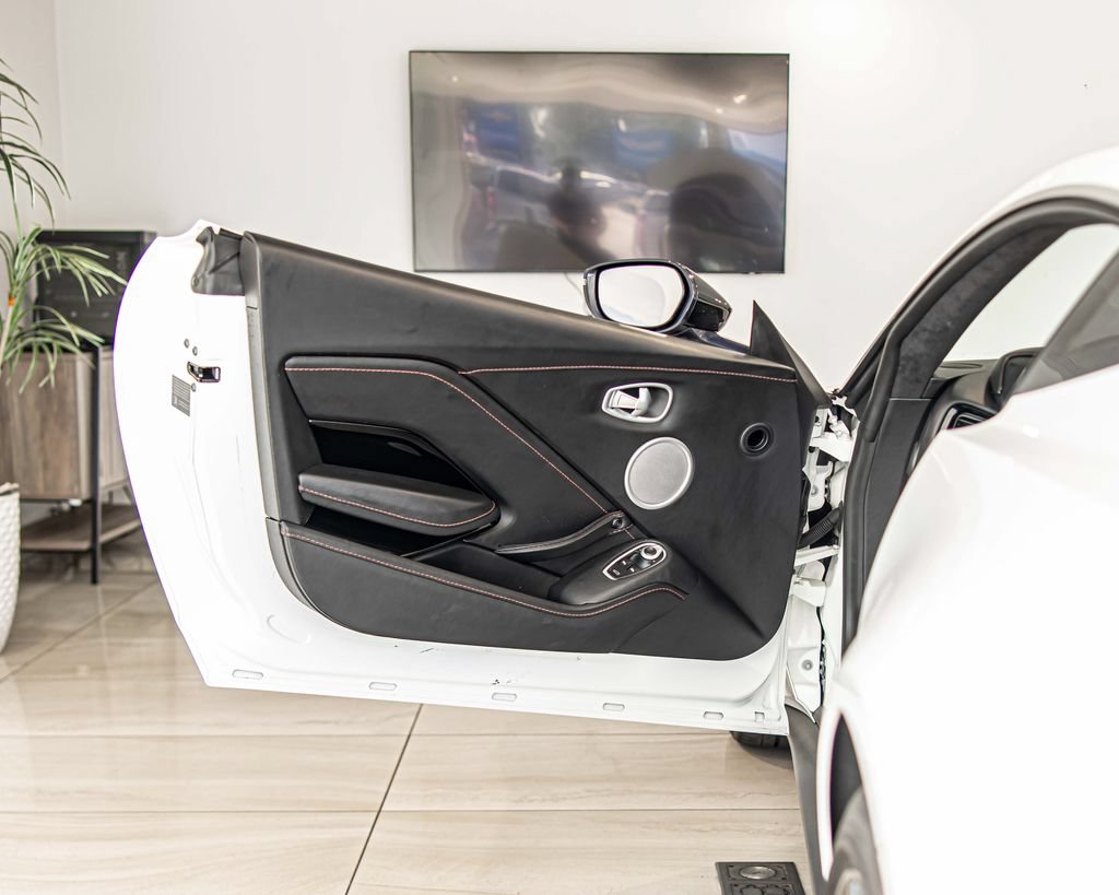 Used 2019 Aston Martin V8 Vantage Coupe RWD image 28