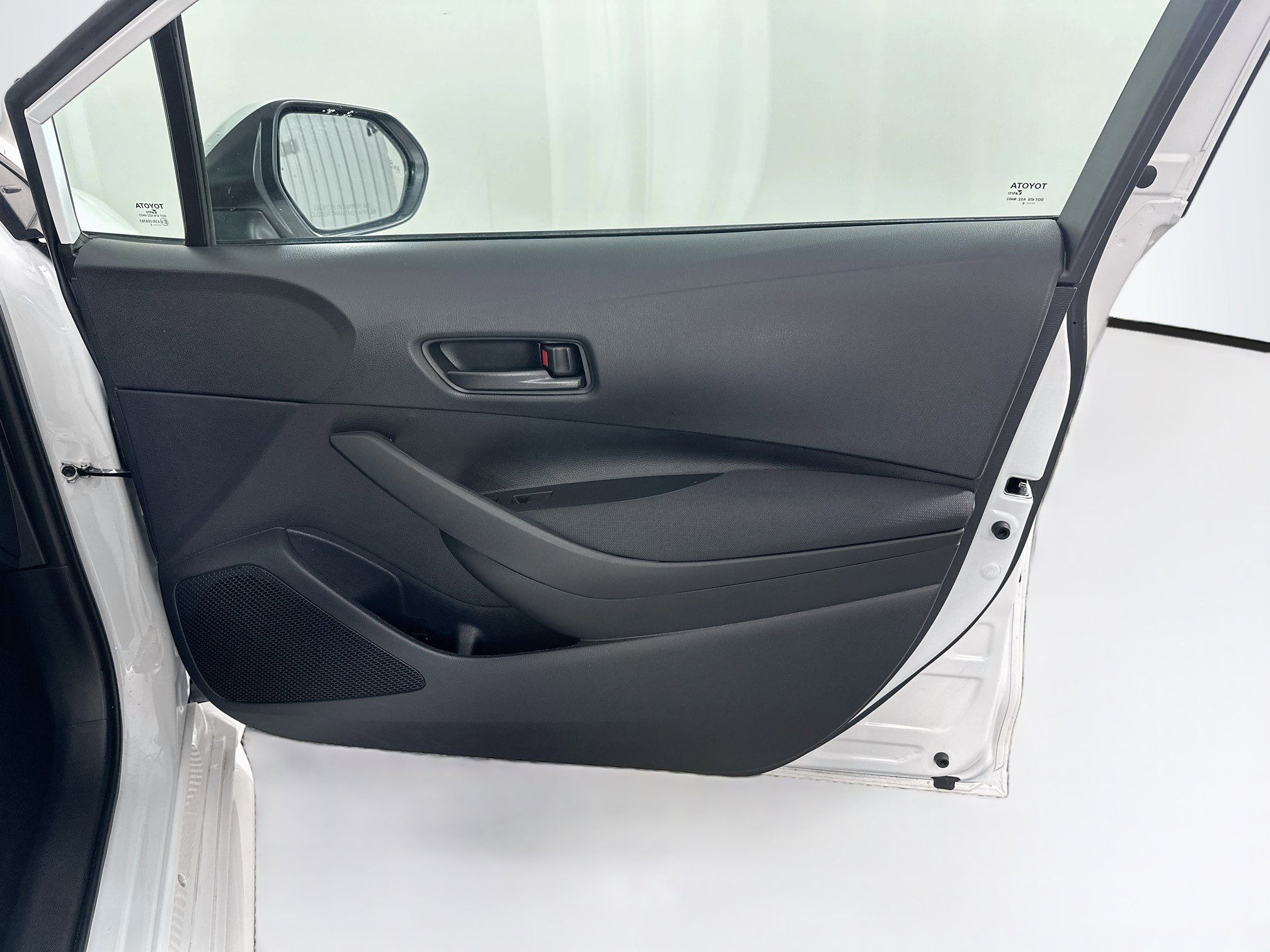 Used 2026 Toyota Corolla LE FWD image 31