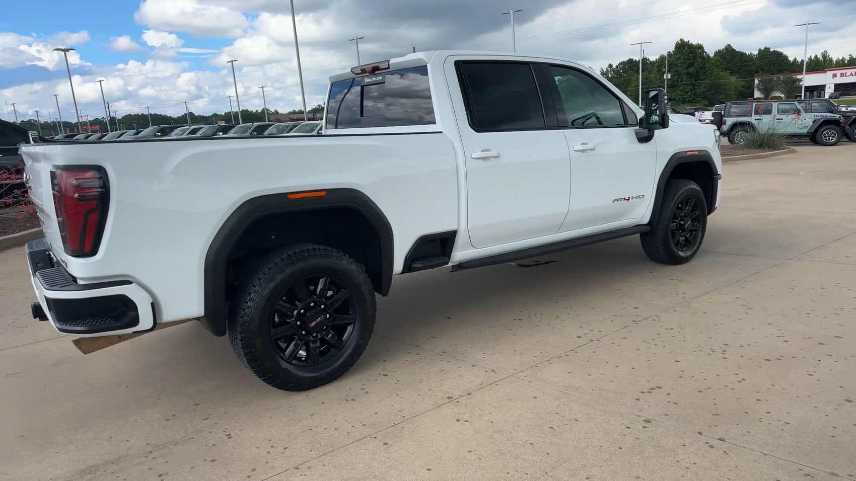 Used 2024 GMC Sierra 2500 AT4 w/ Technology Package AWD/4WD image 8