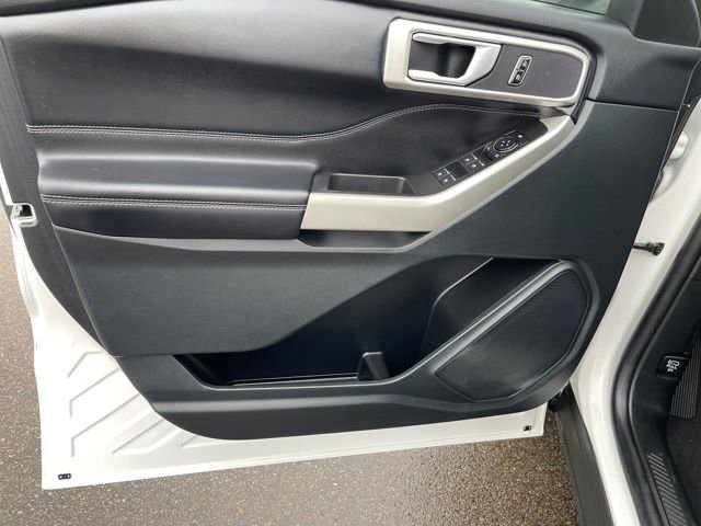 Used 2023 Ford Explorer XLT w/ Equipment Group 202A image 10