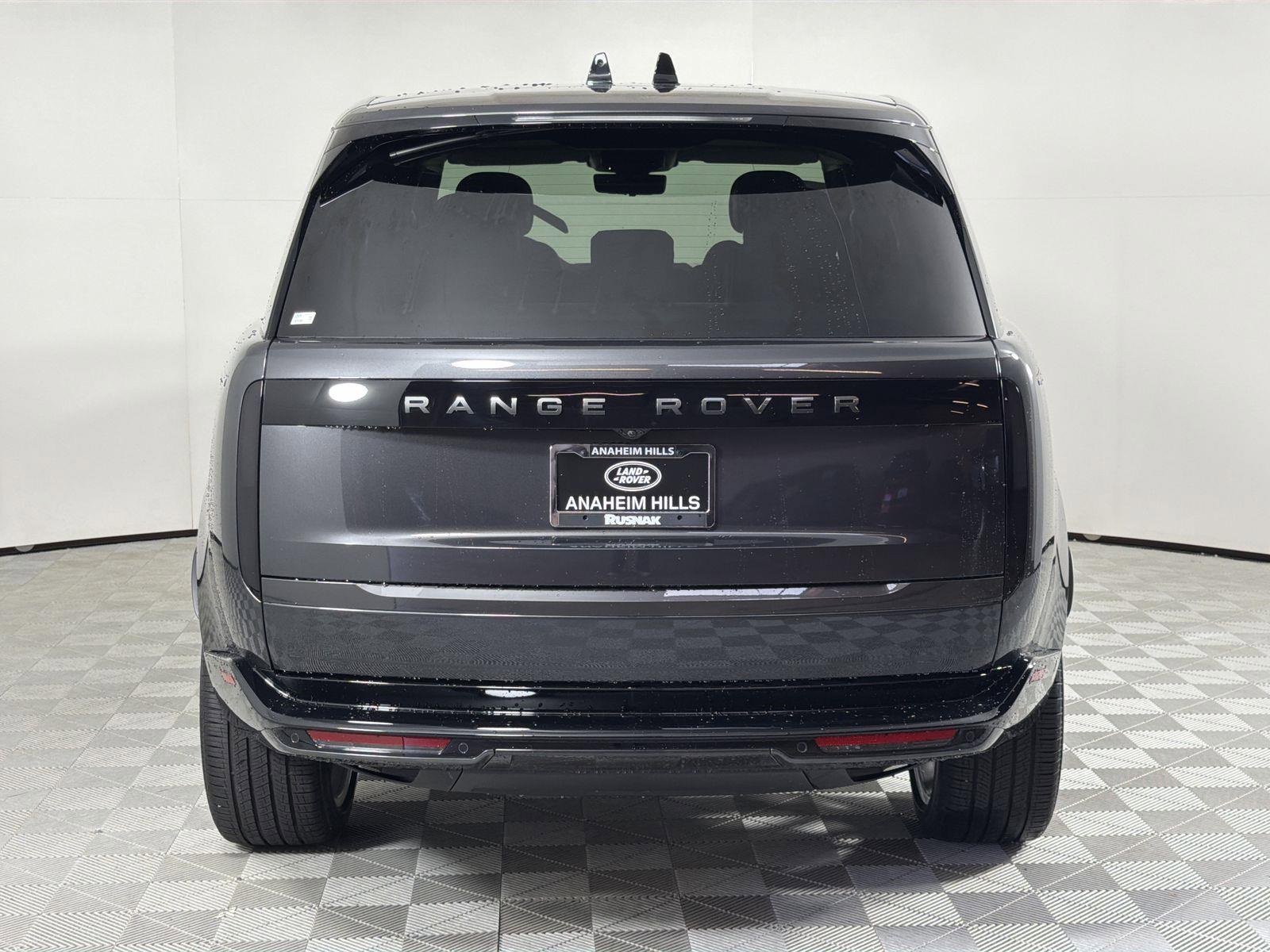 New 2025 Land Rover Range Rover Long Wheelbase SE image 4