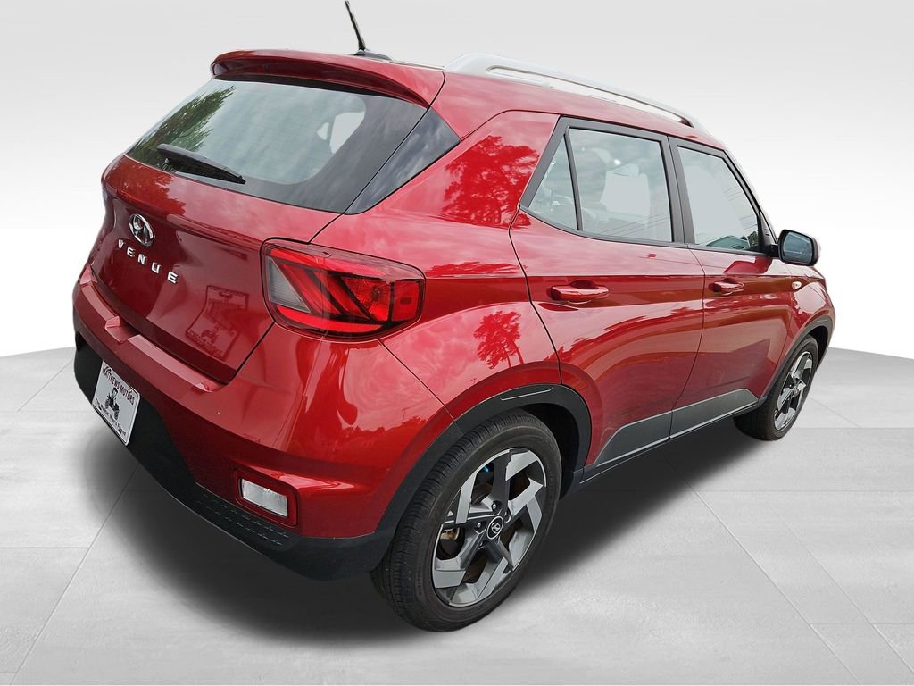 Used 2023 Hyundai Venue SEL FWD image 5