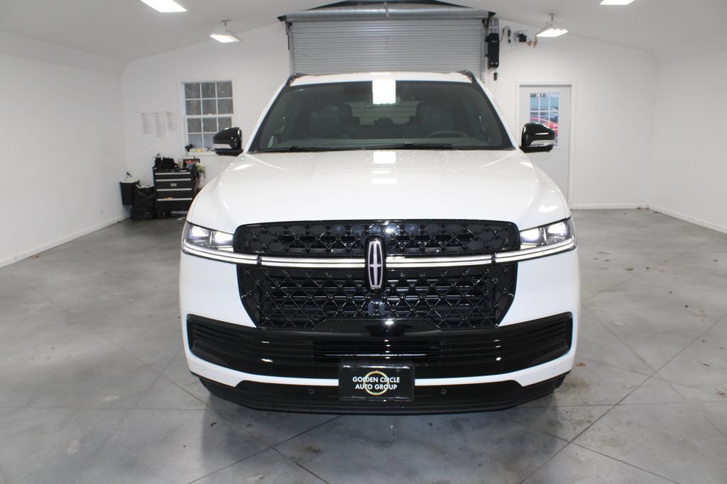 New 2025 Lincoln Navigator L Reserve w/ Jet Appearance Package AWD/4WD image 2