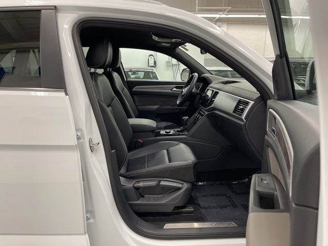 Used 2023 Volkswagen Atlas Cross Sport SE w/ Black Wheel Package image 11