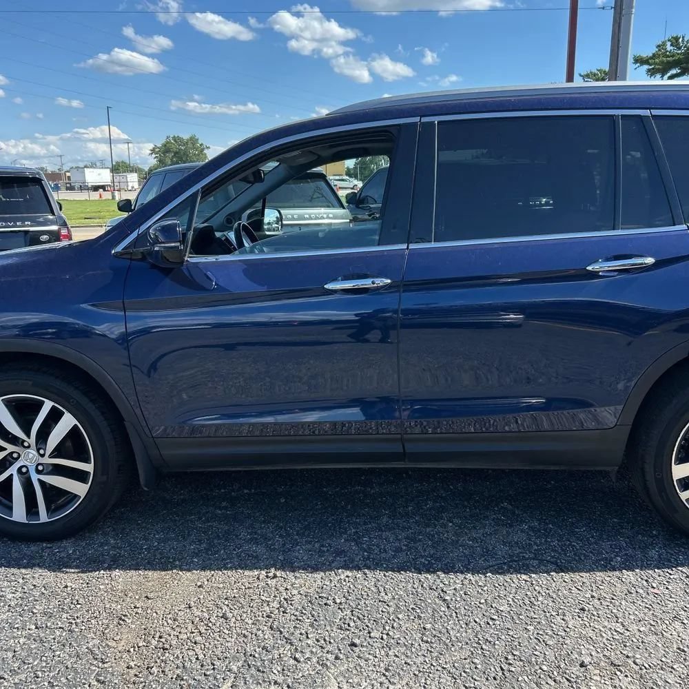 Used 2017 Honda Pilot Touring image 4