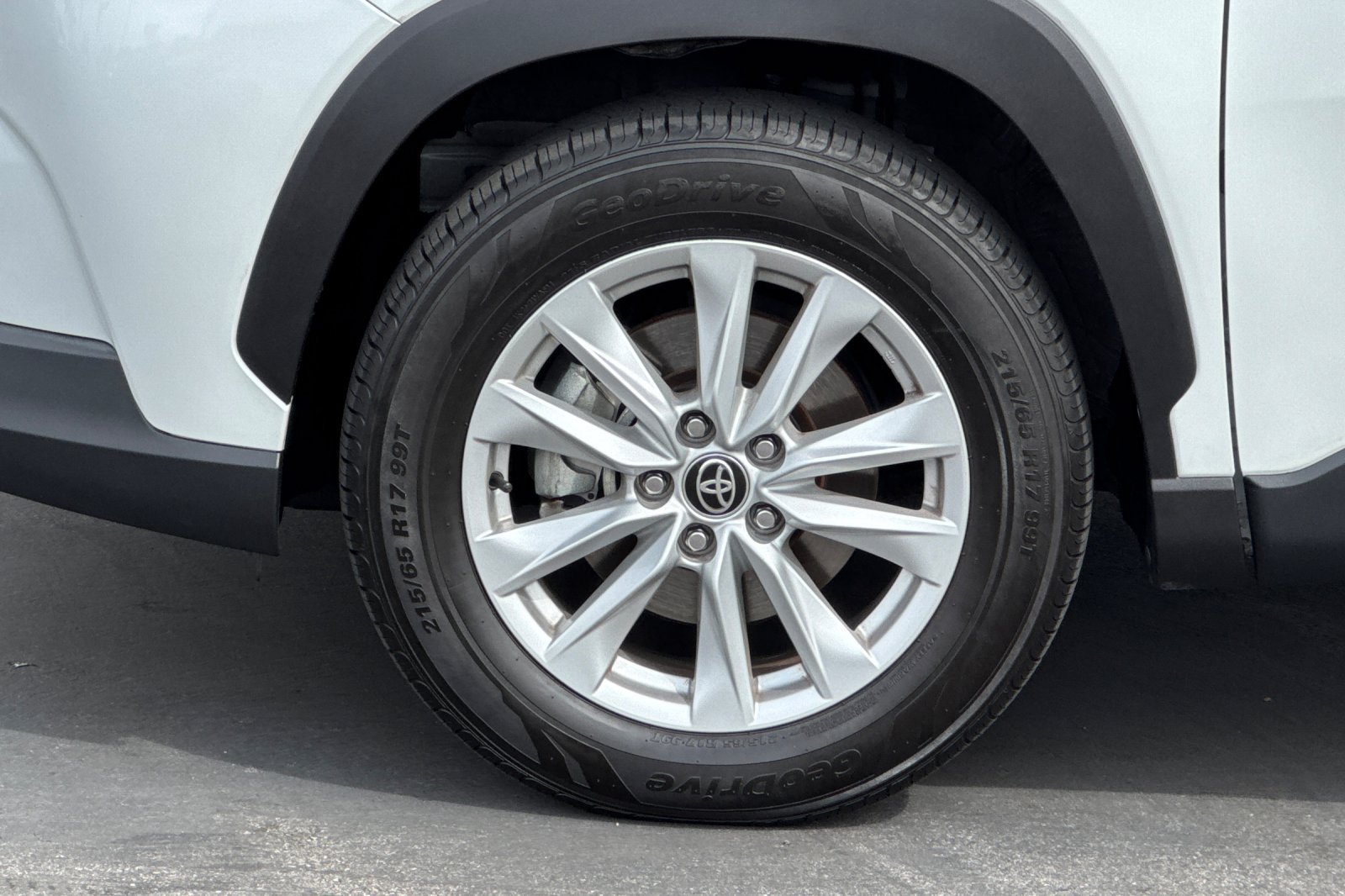 Certified 2022 Toyota Corolla Cross LE w/ Moonroof Package FWD image 35