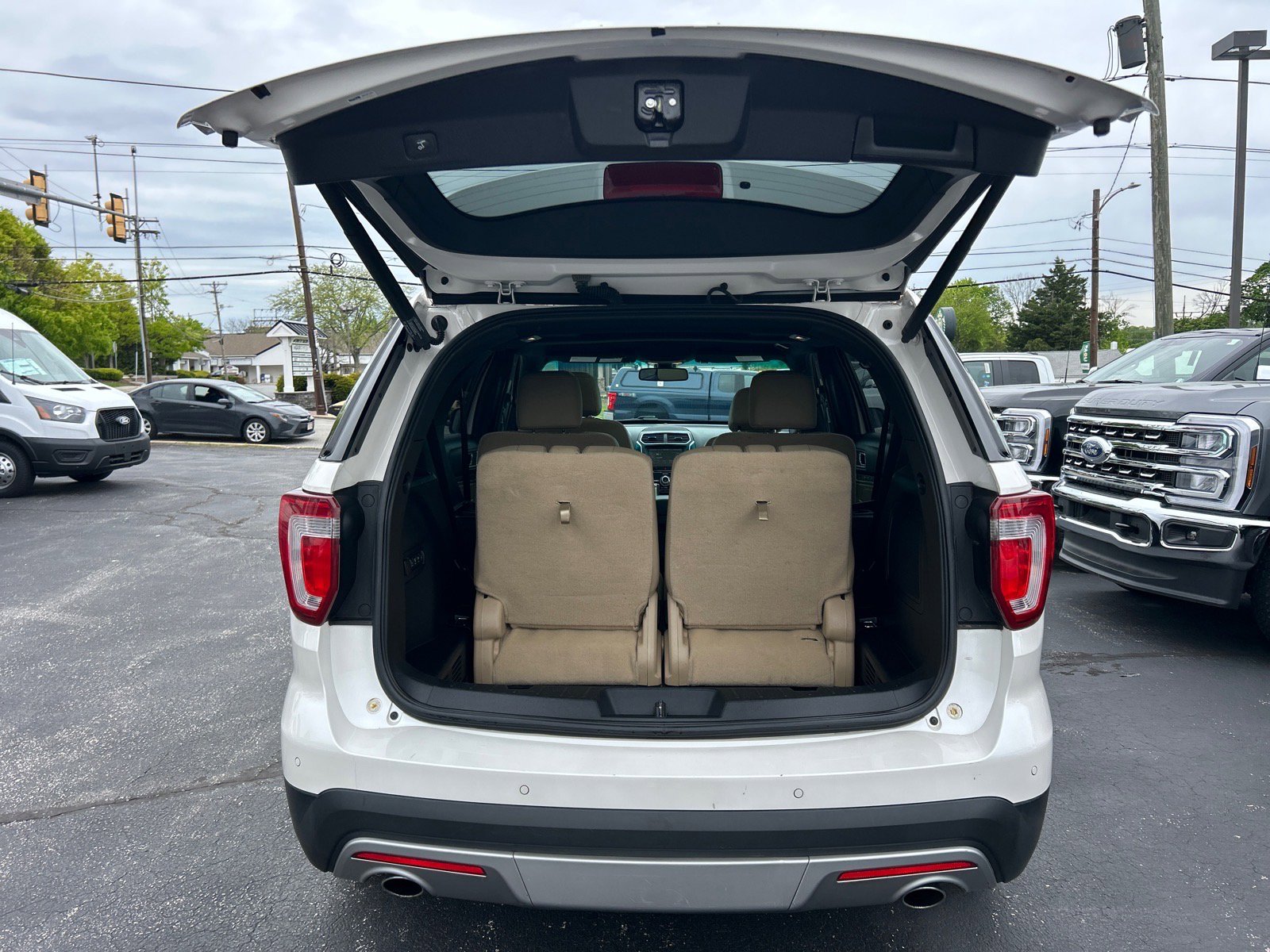 Used 2016 Ford Explorer Limited w/ Equipment Group 301A AWD/4WD image 15