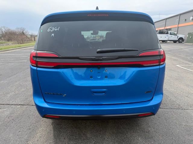 New 2026 Chrysler Pacifica Select image 8