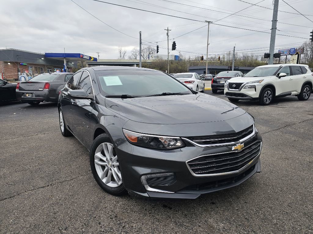 Used 2017 Chevrolet Malibu LT image 3