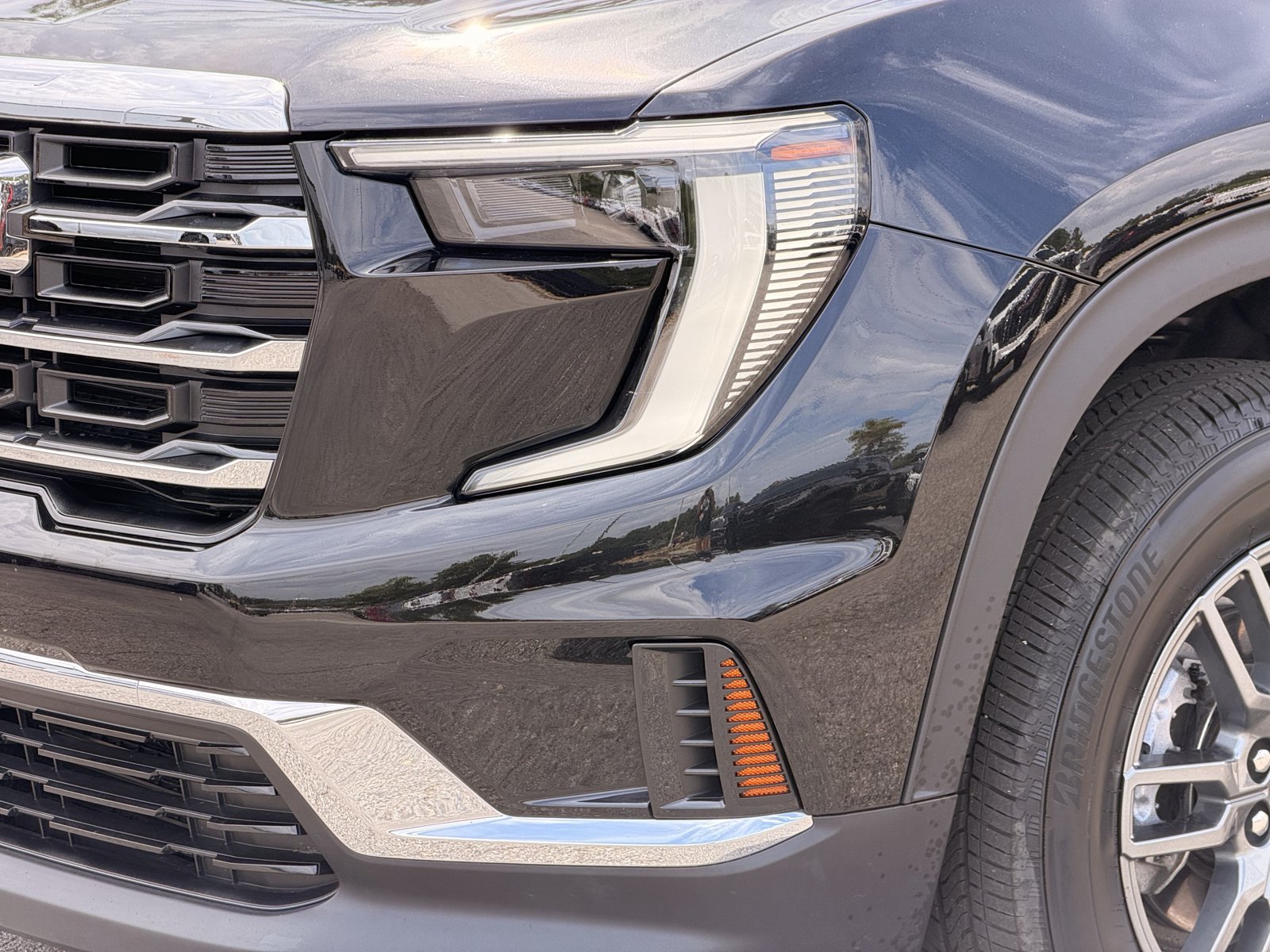 Used 2025 GMC Acadia Elevation FWD image 8