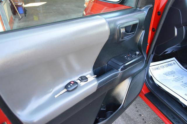 Used 2017 Toyota Tacoma 4x4 Access Cab image 47