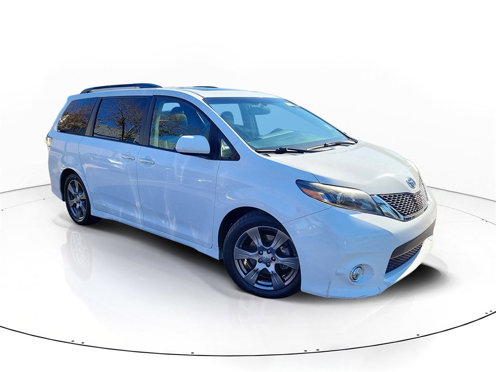 Used 2017 Toyota Sienna SE image 1