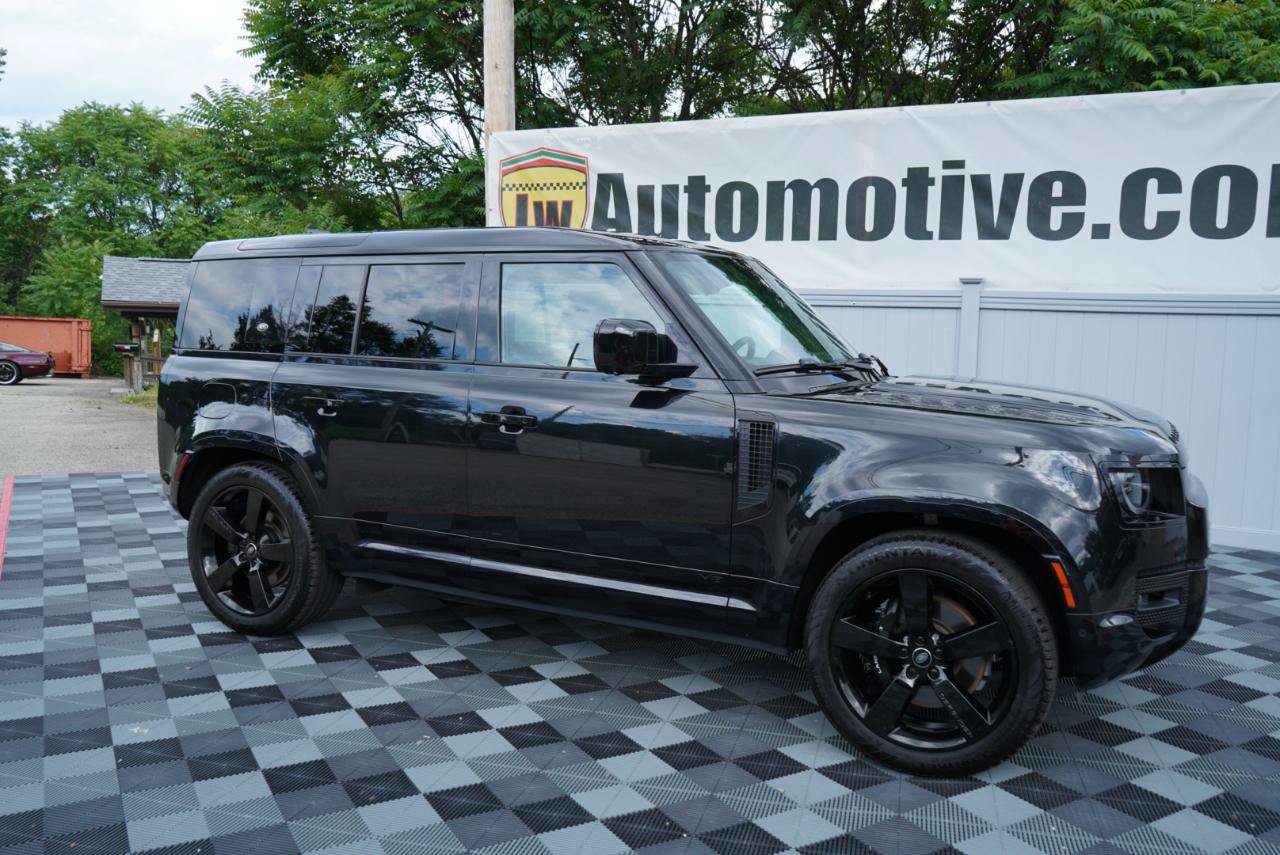 Used 2023 Land Rover Defender 110 V8 AWD/4WD image 3