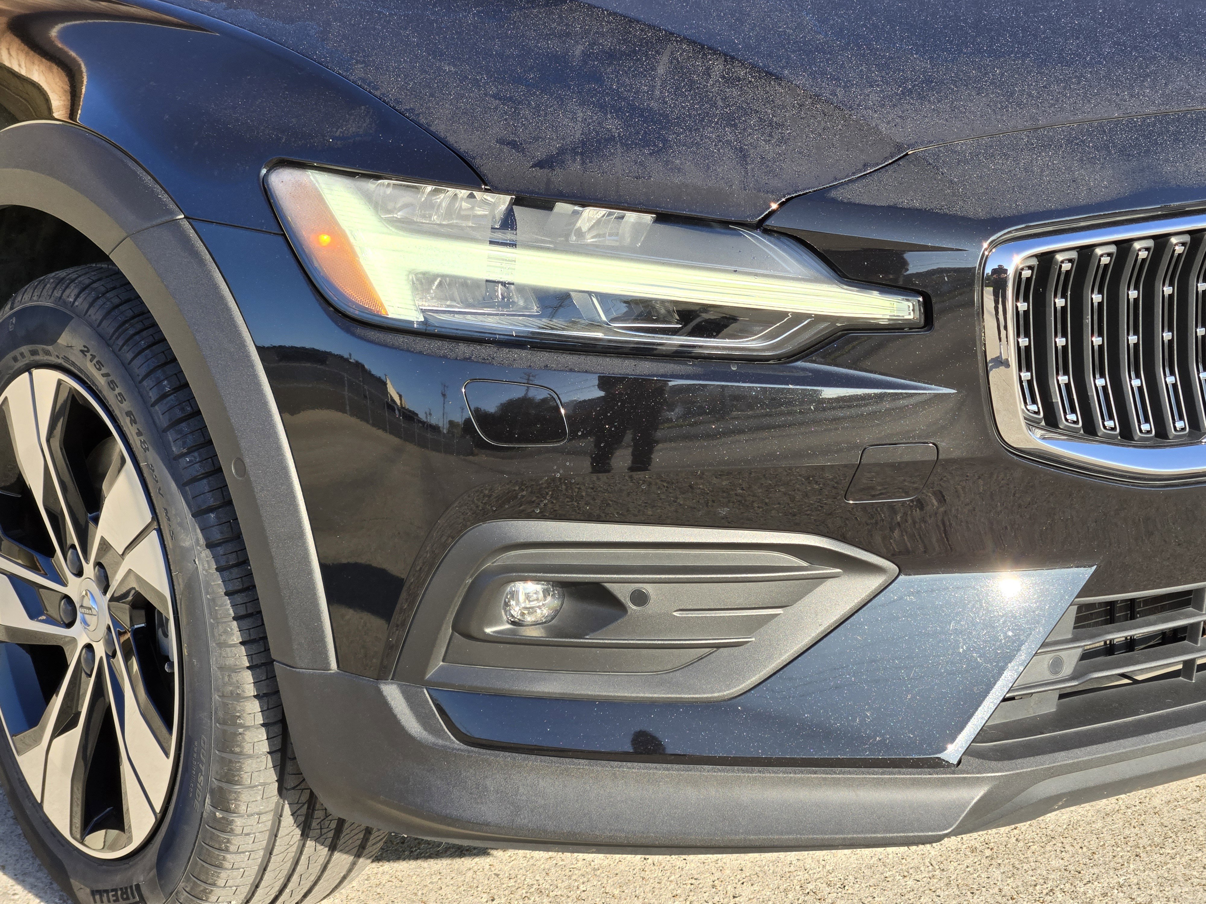 Certified 2023 Volvo V60 B5 Cross Country Plus w/ Climate Package image 11