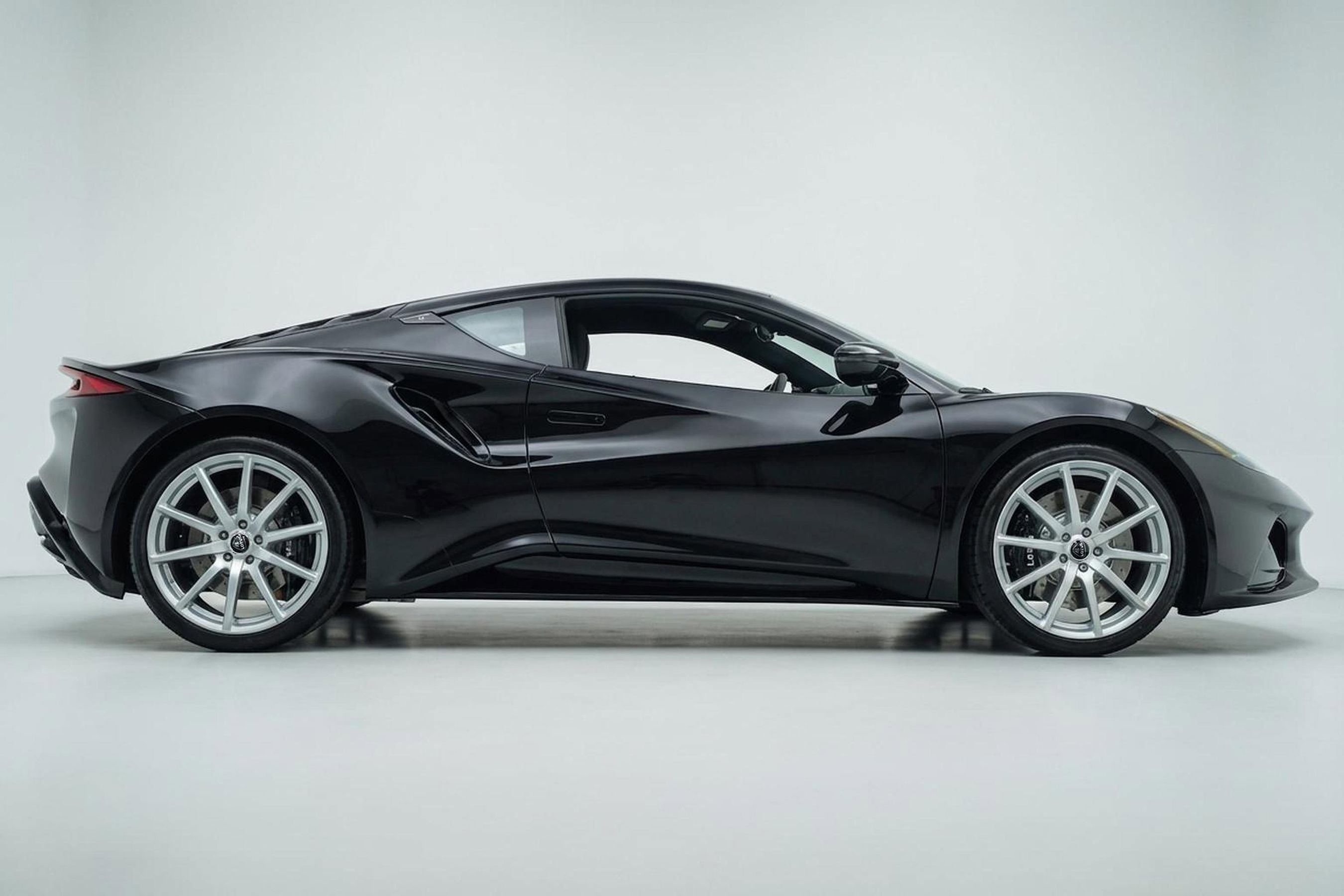 New 2025 Lotus Emira image 4