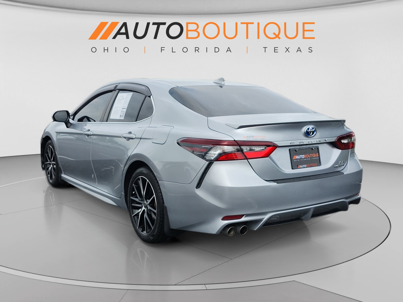 Used 2022 Toyota Camry SE FWD image 3