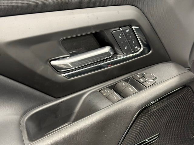 Used 2025 Chevrolet Silverado EV LT image 16