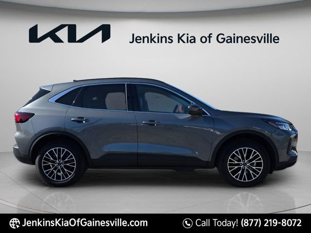 Used 2025 Ford Escape SE image 1