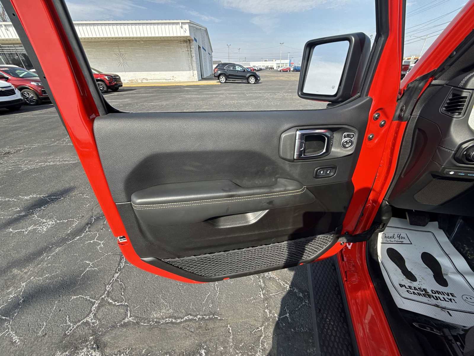 Used 2025 Jeep Wrangler Unlimited Sahara AWD/4WD image 15