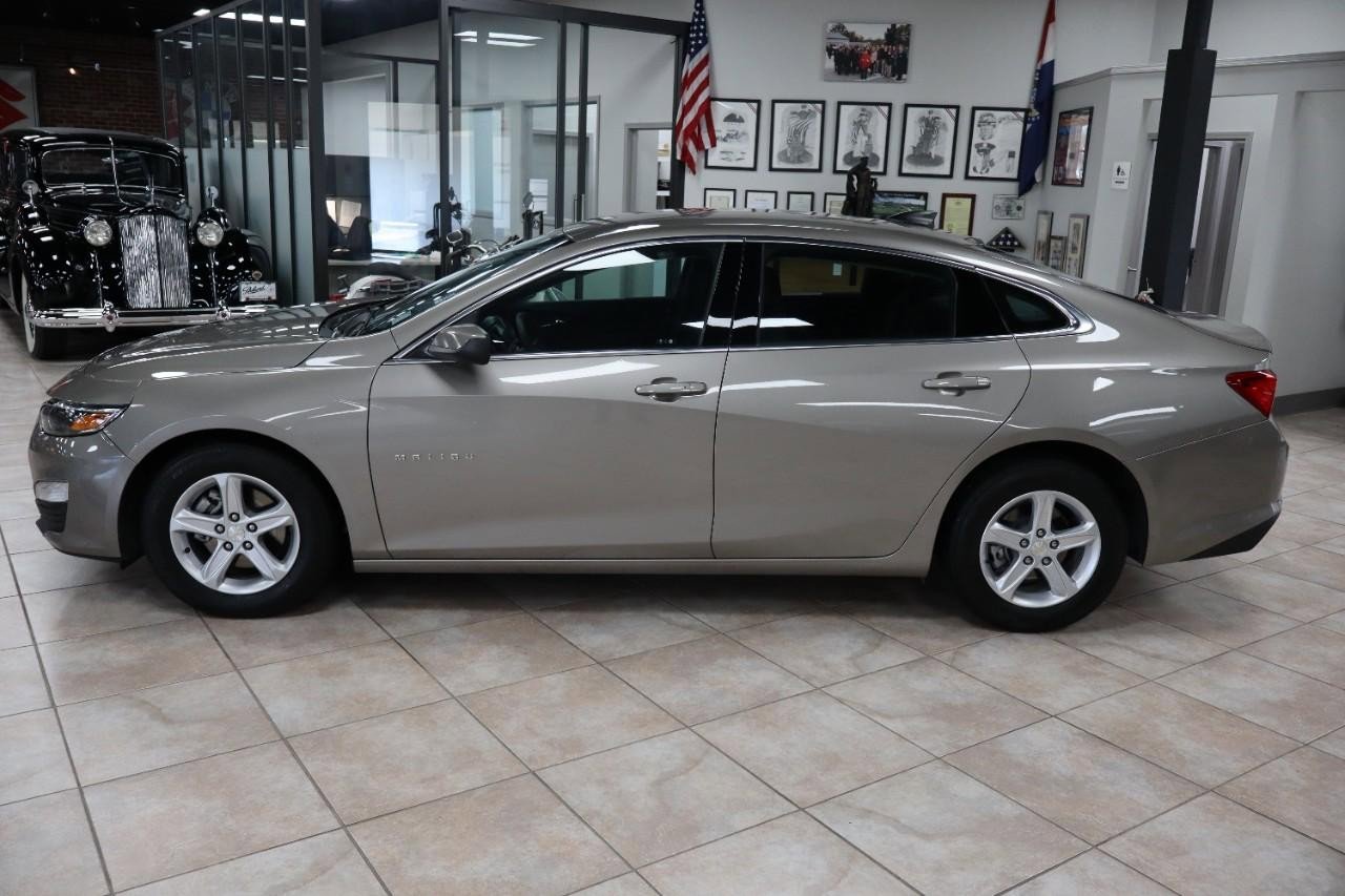 Used 2025 Chevrolet Malibu LS image 2