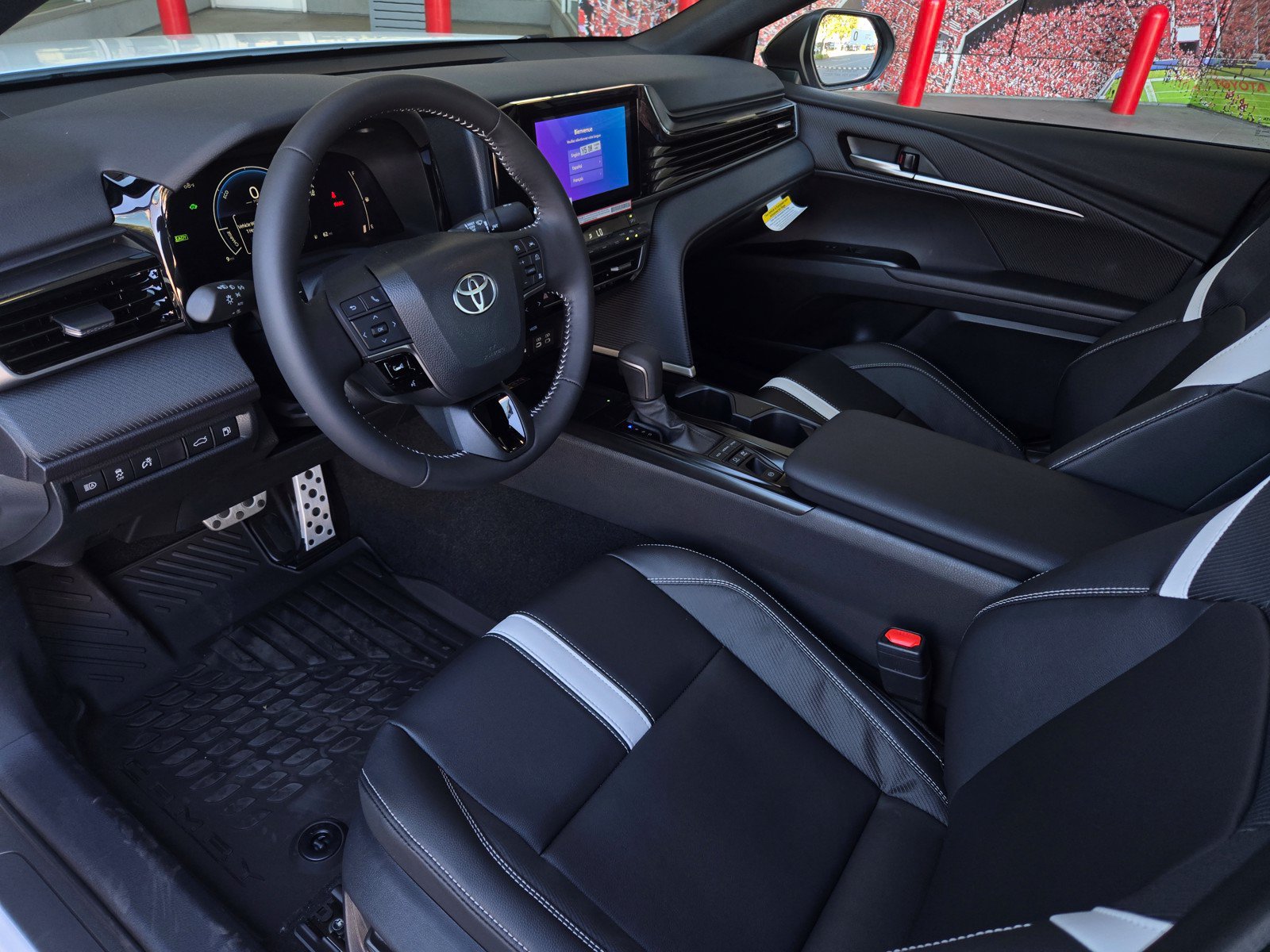 New 2026 Toyota Camry Hybrid FWD image 7