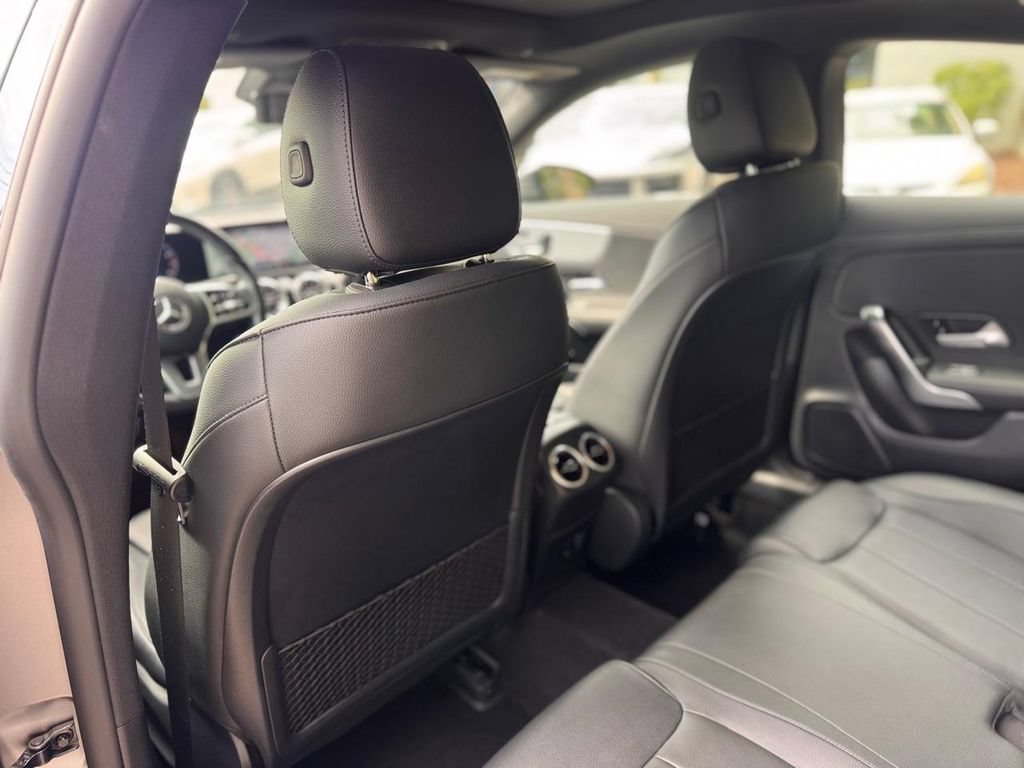 Used 2022 Mercedes-Benz CLA 250 4MATIC w/ Premium Package image 23