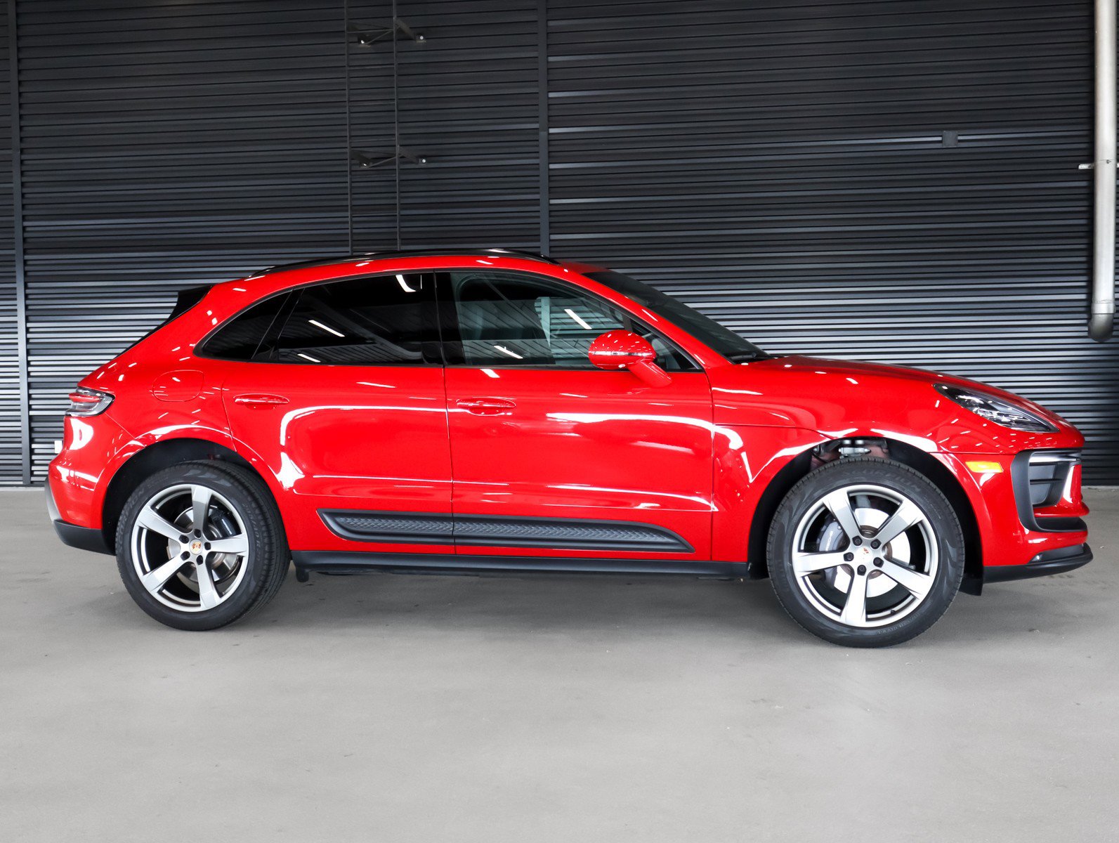 Certified 2022 Porsche Macan image 11