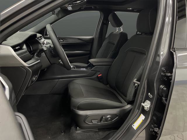 New 2025 Jeep Grand Cherokee Laredo X w/ Trailer Tow Package image 4