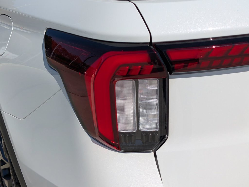 Used 2025 Ford Explorer ST w/ Sun And Sound Package AWD/4WD image 13