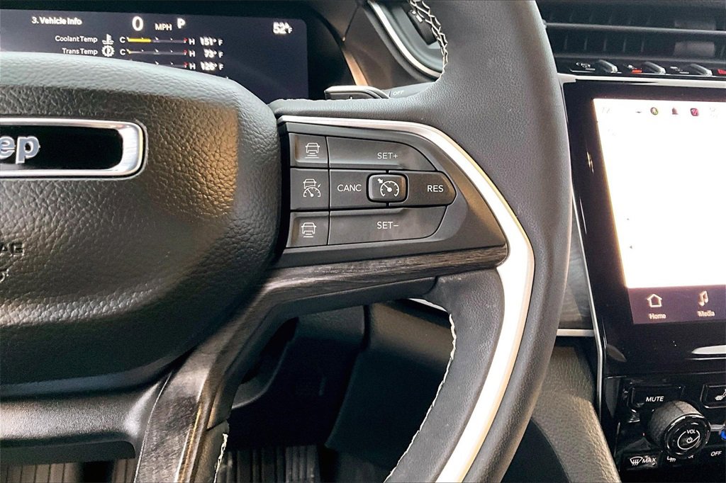 Used 2025 Jeep Grand Cherokee Limited w/ Black Appearance Package image 19