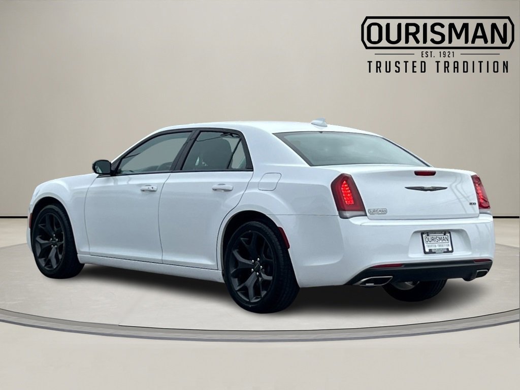 Used 2021 Chrysler 300 Touring w/ Sport Appearance Package image 4