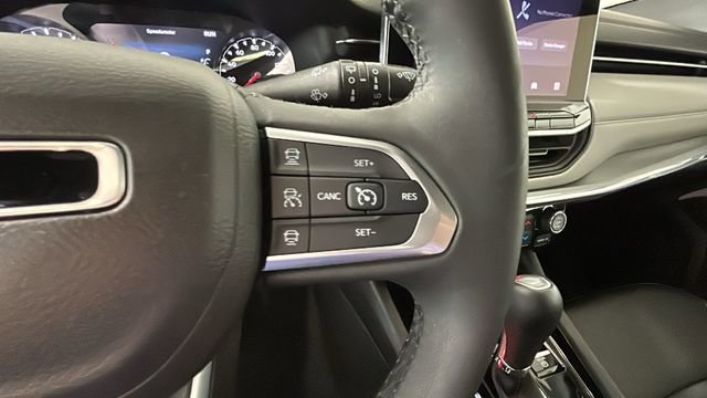 Used 2024 Jeep Compass Limited AWD/4WD image 17