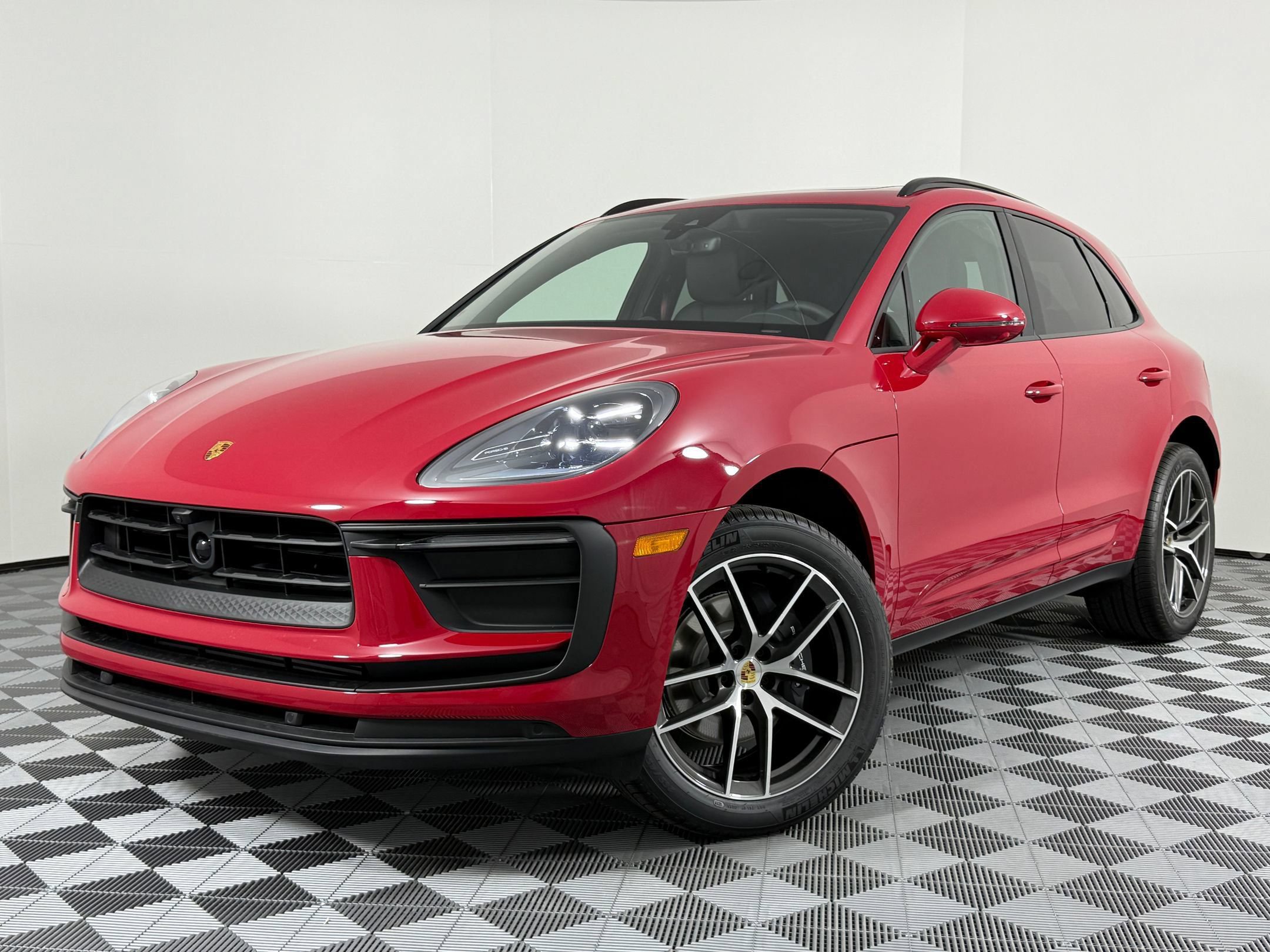 Certified 2026 Porsche Macan AWD/4WD image 1