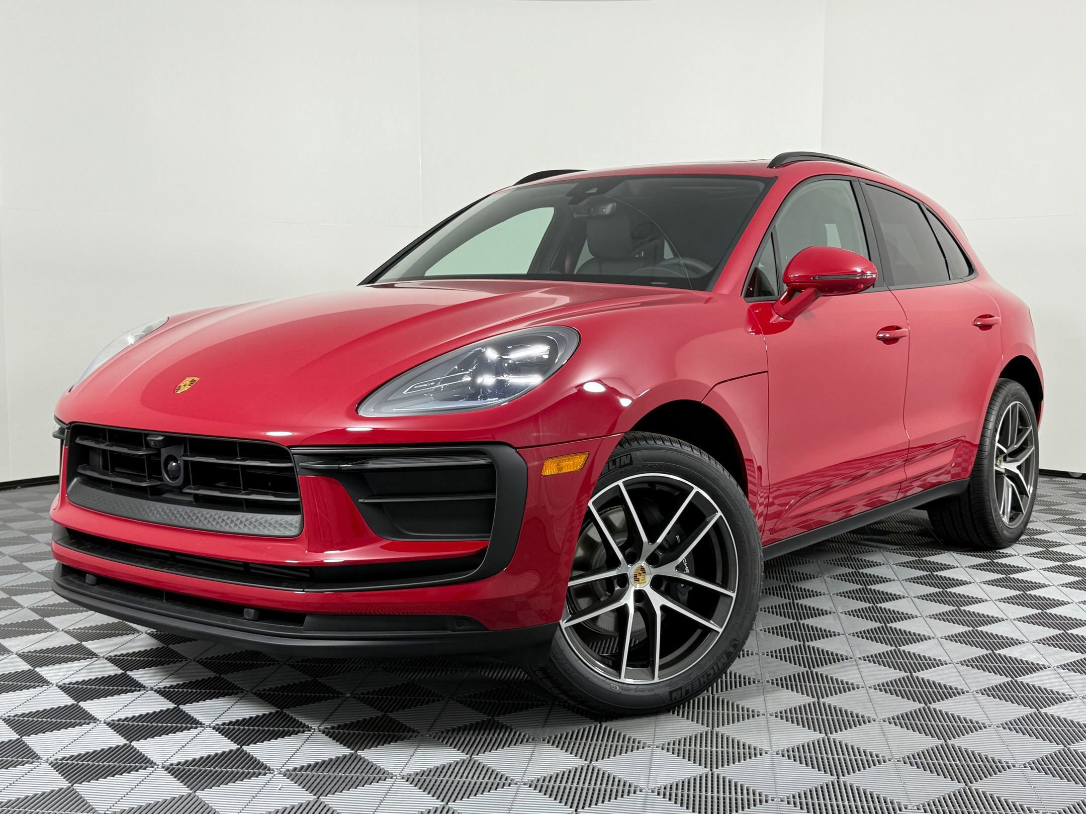 Certified 2026 Porsche Macan AWD/4WD image 1