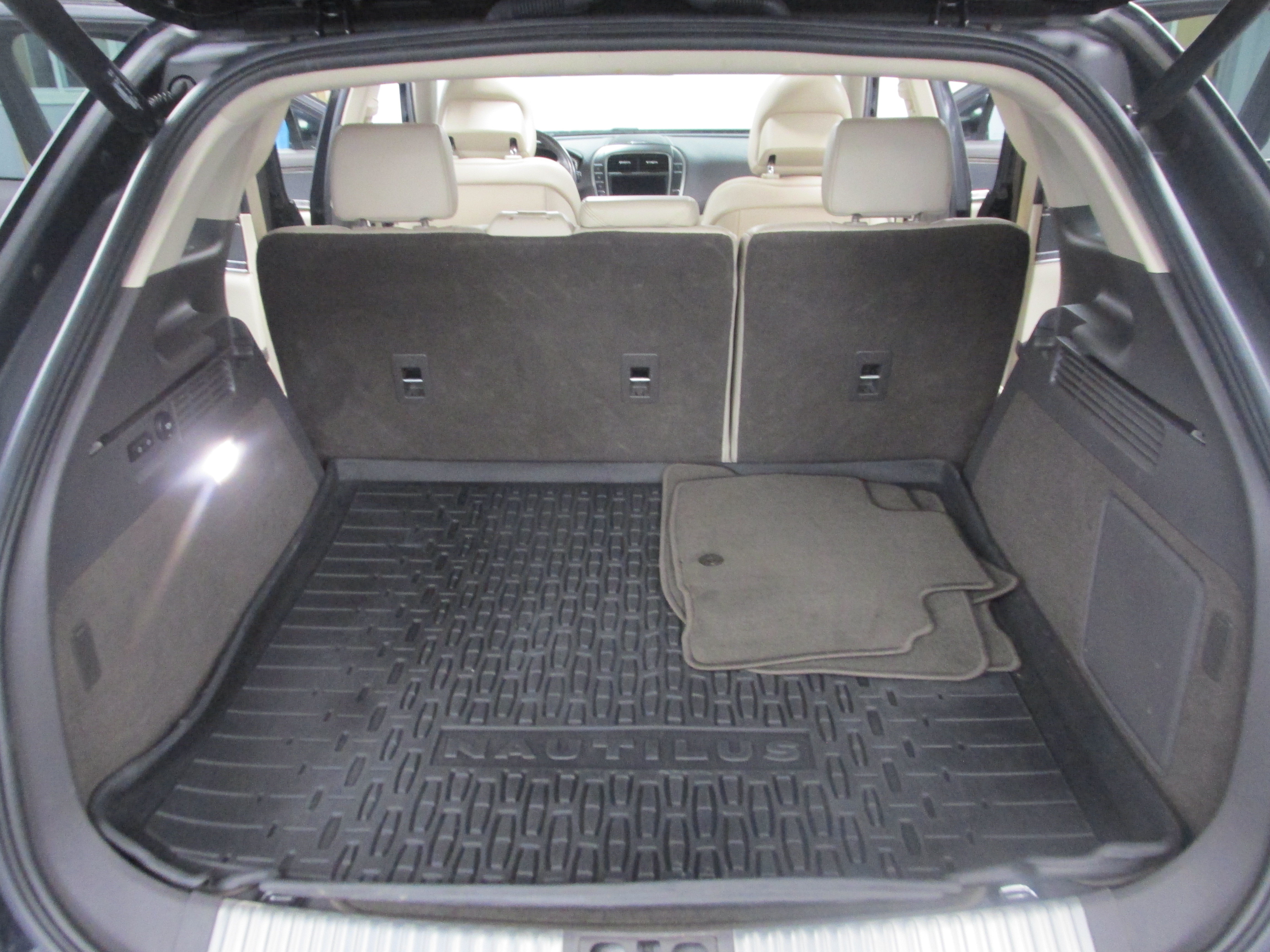Used 2019 Lincoln Nautilus Select AWD/4WD image 24