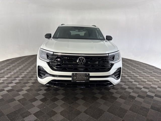 Used 2025 Volkswagen Atlas Cross Sport SEL R-Line image 2